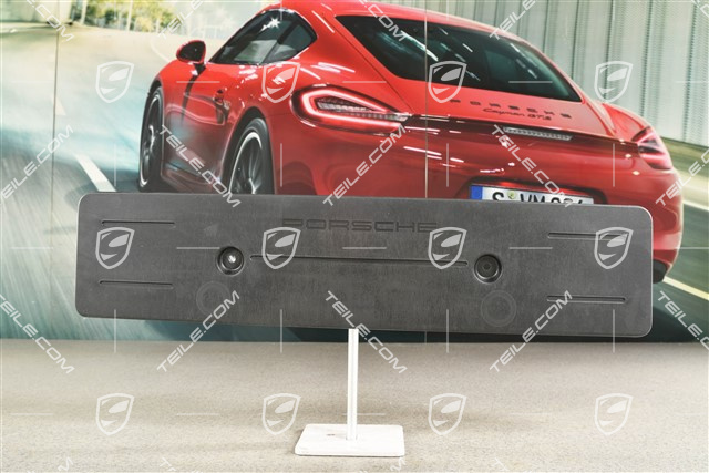 Spyder, Podstawa tablicy rejestracyjnej przedniego zderzaka