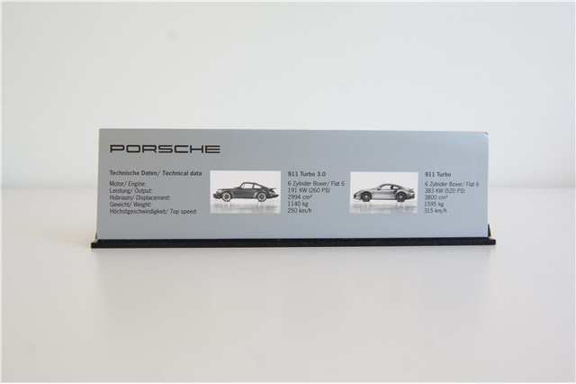 40 Jahre Porsche 911 Turbo - Modellauto 1:43 Set + Vitrine