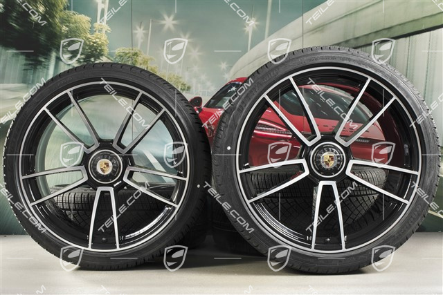 20"+21" Turbo S Winterräder Satz, Zentralverschluss Felgen 8,5J x 20 ET40 + 11J x 21 ET66 + Goodyear Winterreifen 245/35 R20 + 305/30 R21