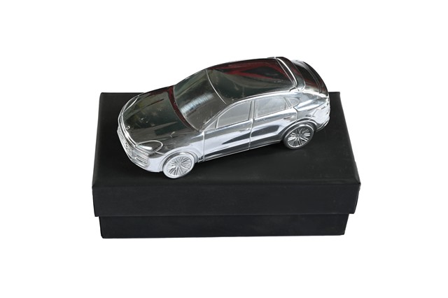 Porsche Cayenne Turbo Coupé - model car / paperweight