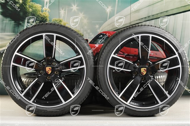 22" Sommerräder Satz Sport Classic, Felgen 10J x 22 ET48 + 11,5J x 22 ET61 + Pirelli Sommerreifen 285/35 ZR22 + 315/30 ZR22, Schwarz Hochglanz, mit RDK-Sensoren