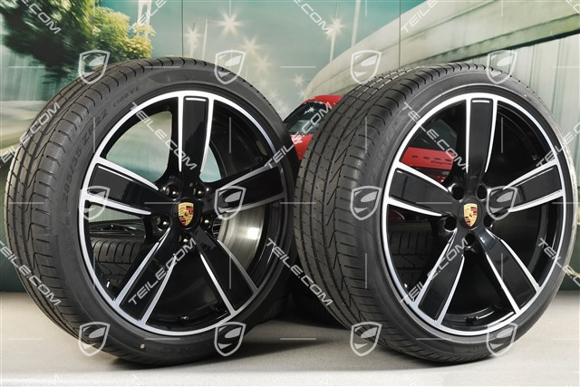 22" Sommerräder Satz Sport Classic, Felgen 10J x 22 ET48 + 11,5J x 22 ET61 + Pirelli Sommerreifen 285/35 ZR22 + 315/30 ZR22, Schwarz Hochglanz, mit RDK-Sensoren