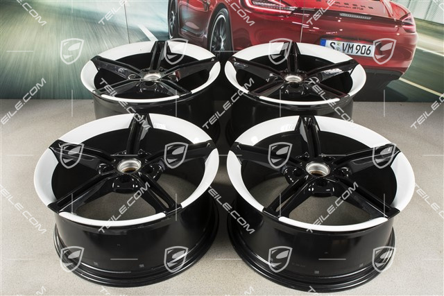 21" Komplet felg Mission E Design, 9,5J x 21 ET60 + 11,5J x 21 ET66, czarny wysoki połysk/Biały Carrera