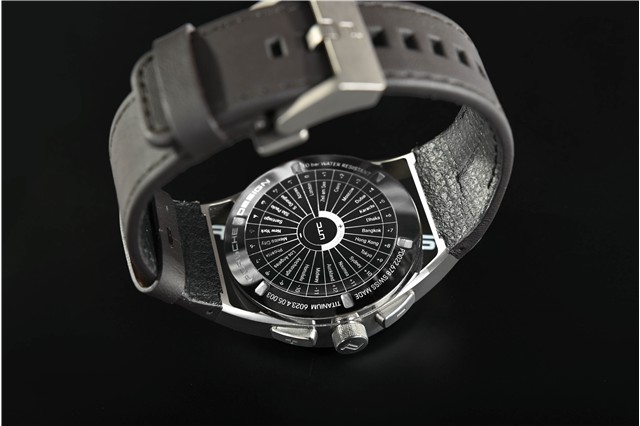 Porsche Design 1919 Globetimer UTC, tytan i brąz