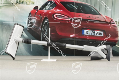 Ice scraper with telescopic arm