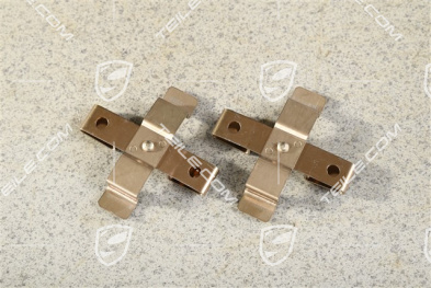Front axle fixed caliper spring, brake pad mouting