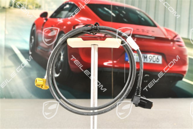 Multimedia interface connecting wire