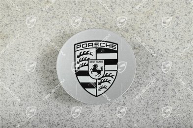 Radzierdeckel, konkav, Brillantsilber, schwarzes Wappen