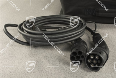 Connecting line / Charging cable with socket, lenght 7,5m