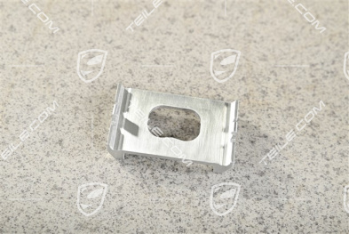 Clip, rear suspension side section / panel, Spyder