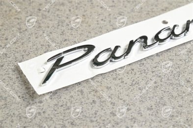 Napis "Panamera" chromowany
