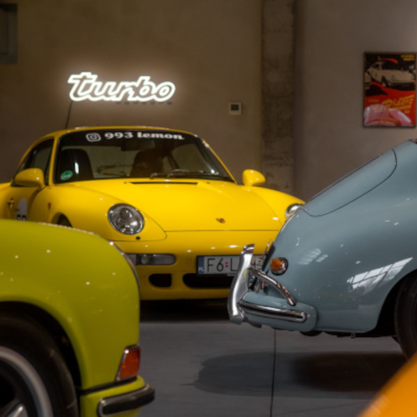 DRIVE AND ROLL GARAGE